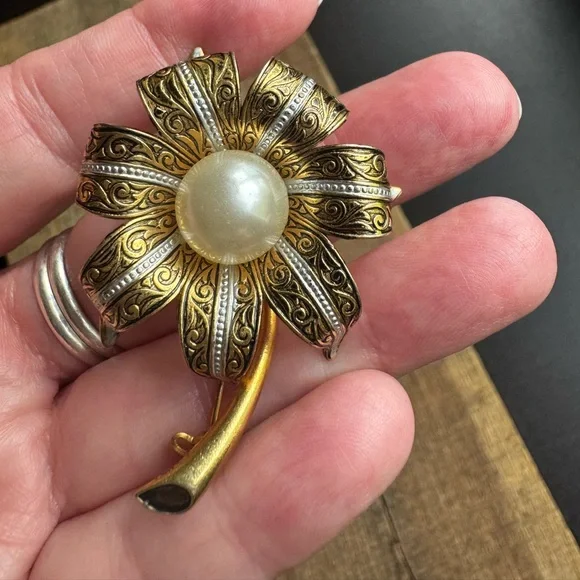 Vintage Spain Damascene Black, Gold Silver Tone Faux Pearl Large Flower Brooch - Picture 2 of 9